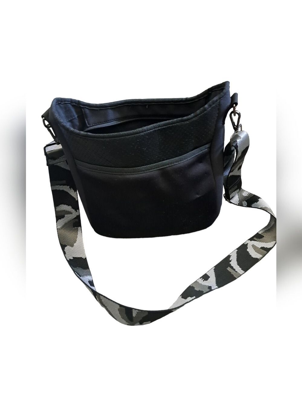 HAUTE SHORE Blake Noir Neoprene Crossbody Purse bag Gray Camo Removable Strap